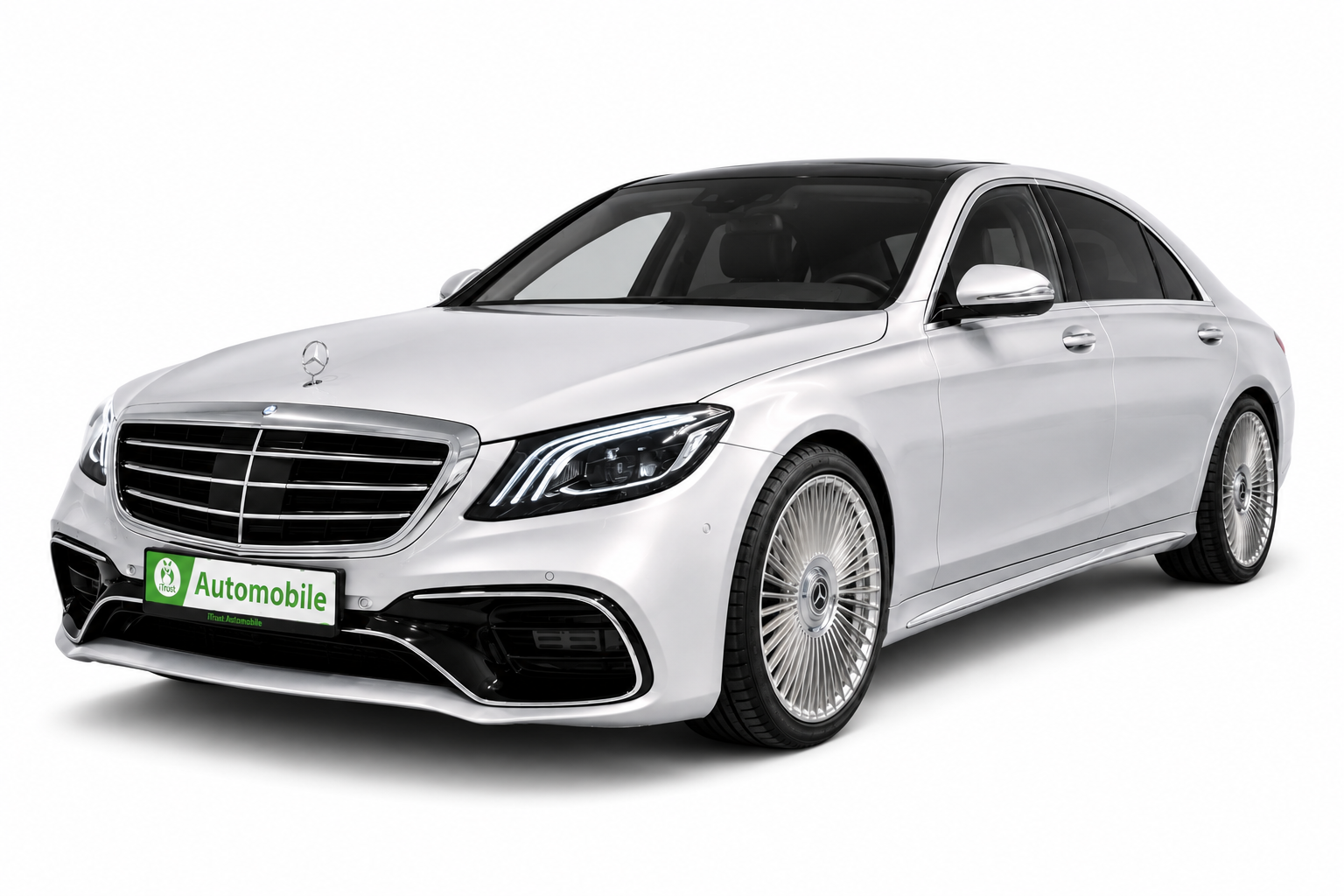 Silberner Mercedes Gebrauchtwagen bei iTrust Automobile in Solingen.